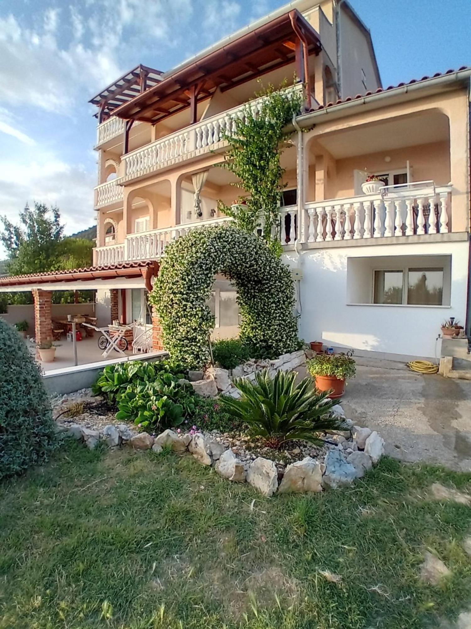 Apartments Panorama View Zeljko Scerbe Mundanije المظهر الخارجي الصورة